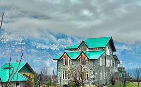 Fluestern Hostel And Cafe
