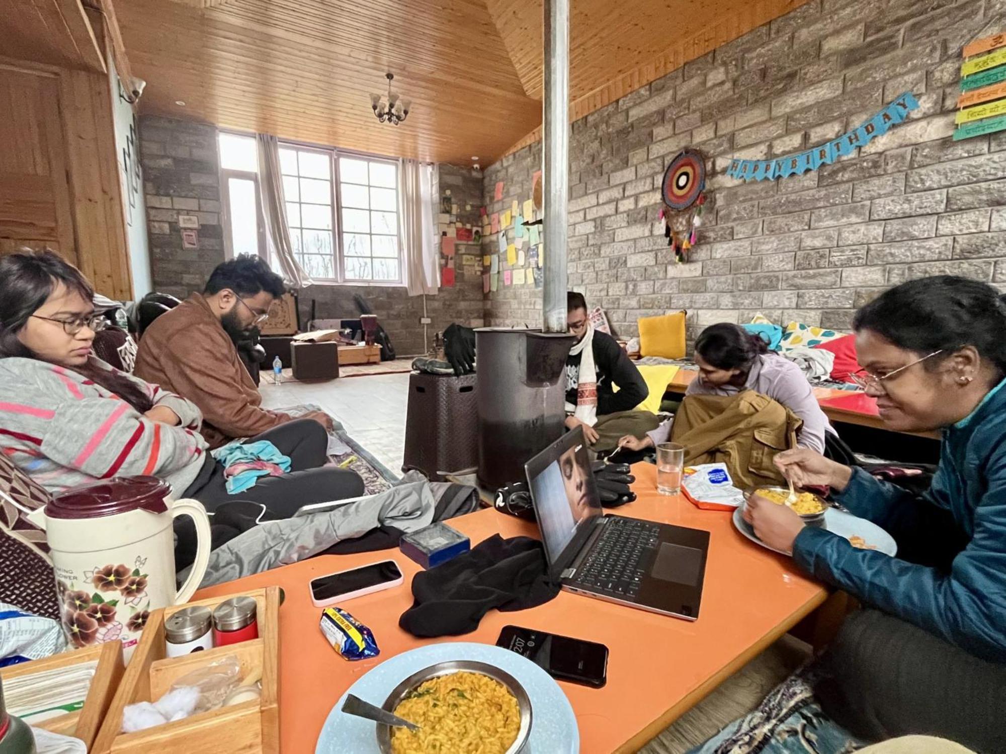 Fluestern Hostel And Cafe Nagar  Exterior photo