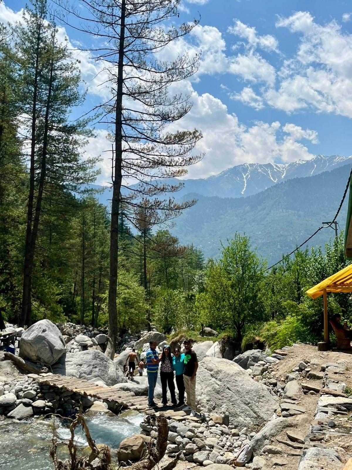 Fluestern Hostel And Cafe Nagar  Exterior photo