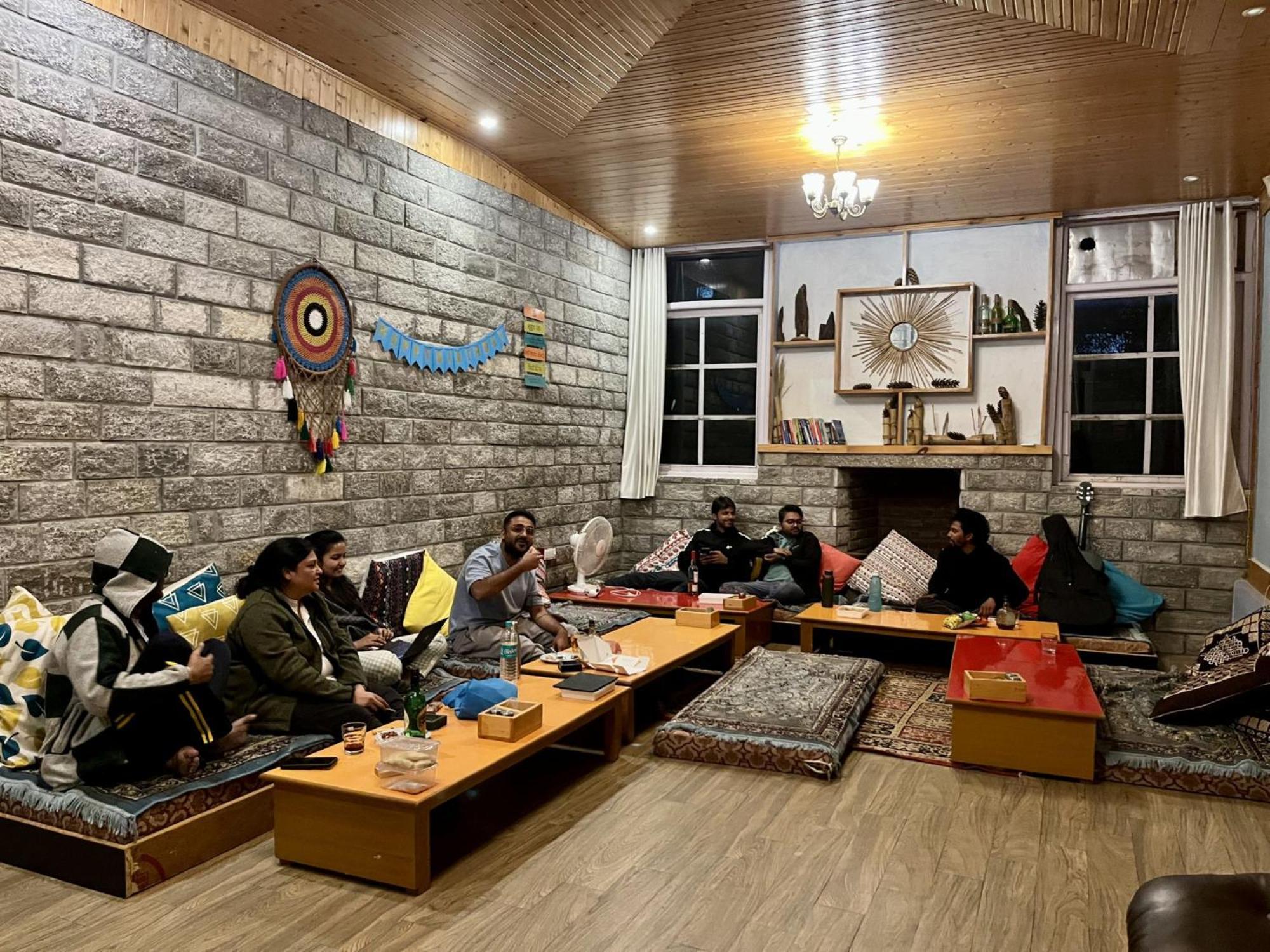 Fluestern Hostel And Cafe Nagar  Exterior photo