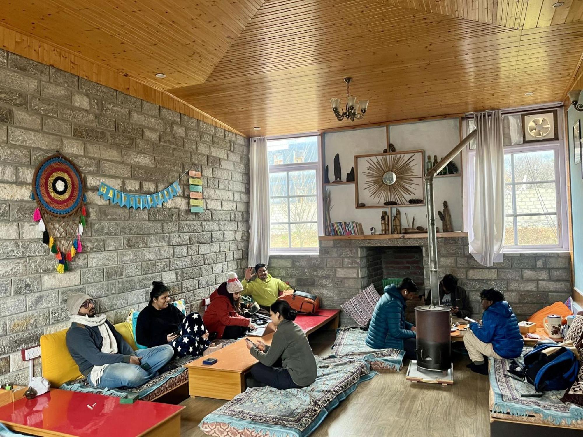 Fluestern Hostel And Cafe Nagar  Exterior photo